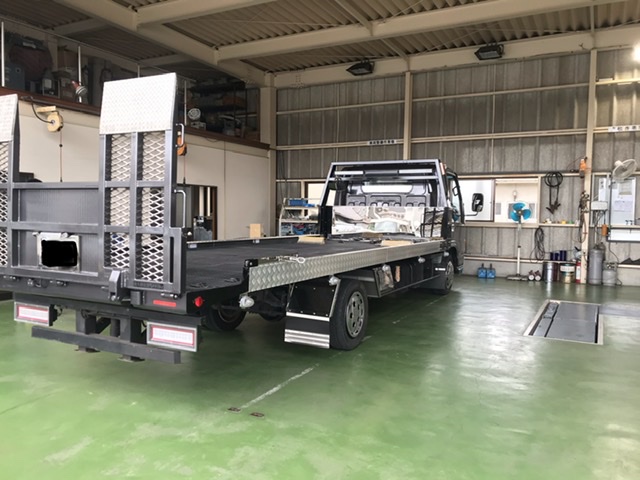 24vトラックバックカメラ モニター取付 修理事例 電装品 カー用品のことなら有限会社大平電機